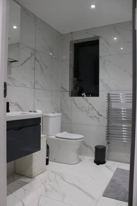 5 Star Apartment London Eksteriør billede
